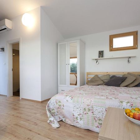 Studio Sea View Borik 로비니 외부 사진