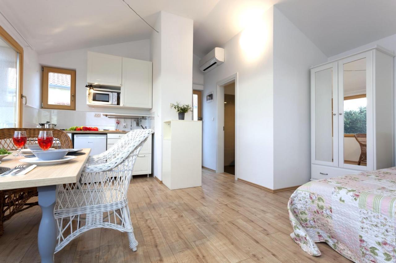 Studio Sea View Borik 로비니 외부 사진